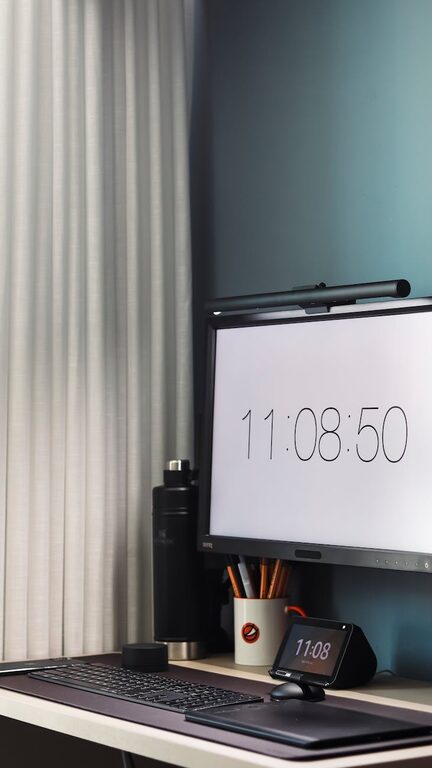 How to Organize a Small Workspace for Maximum Comfort and Productivity